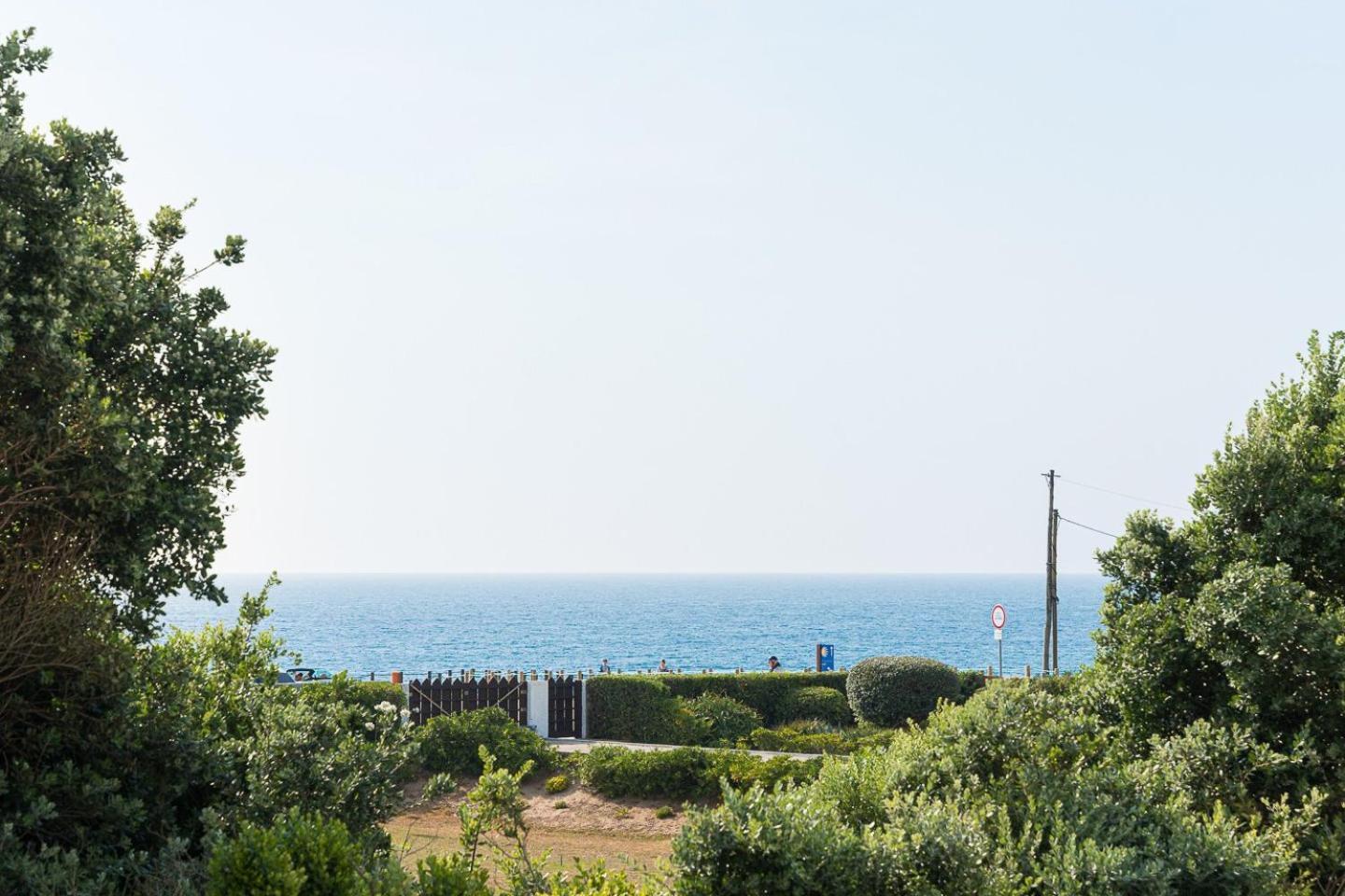 Отель Coastal Escape In Лавра Экстерьер фото